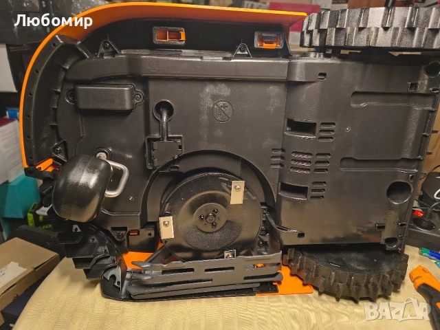 Косачка робот Worx Landroid M700, Ширина на косене 18 см, Батерия 20 V 4 Ah, 9,4 кг, снимка 5 - Градинска техника - 52025459
