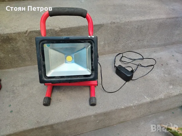 LED прожектор с батерия зарядно, снимка 5 - Прожектори - 55884227