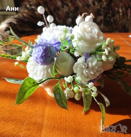 Кашпа ръце с букет от ръчно направени цветя, снимка 1