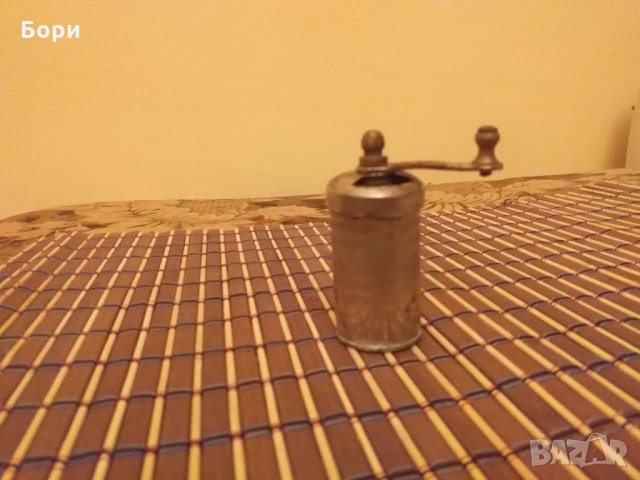 Ръчна метална мелница за ч.пипер, снимка 7 - Други ценни предмети - 30733220