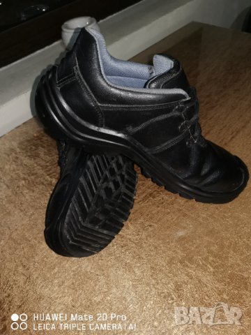 Работни обувки Uvex 47 номер, снимка 3 - Мъжки боти - 39829208