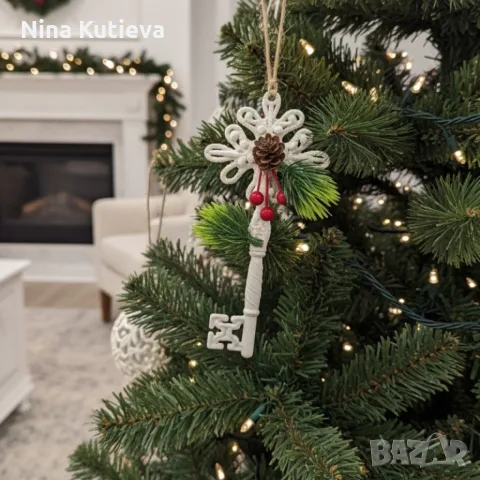 Коледни играчки за елха „Winter White Elegance“ – луксозни висящи декорации с натурален завършек 