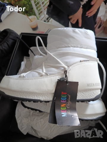 Дамски боти на марката Moon Boot, снимка 4 - Дамски боти - 52772663