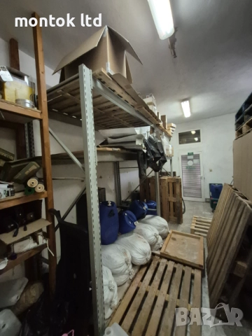 Метален стелаж