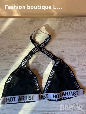 Ново спортно бюстие в черен цвят с еластични бели ленти с надпис hot artist 🖤🩶🤍, снимка 4 - Бельо - 52236250