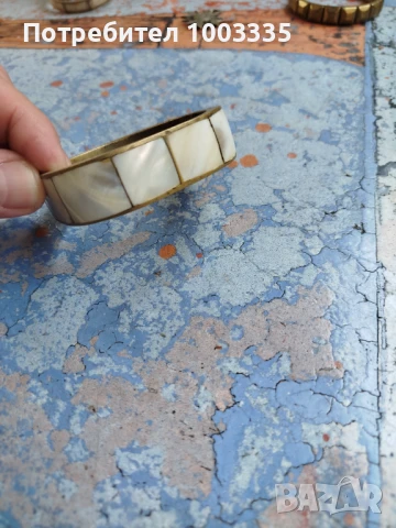 Стара гривна със седеф 1