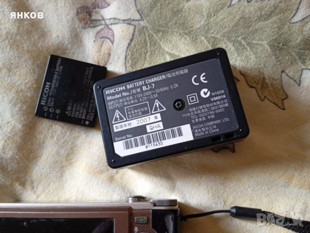 Предлагам повреден фотоапарат Ricoh R10, снимка 3 - Фотоапарати - 53947582