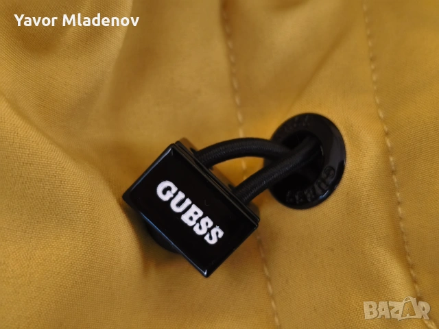 Дамско туристическо яке Guess S размер ново, снимка 6 - Якета - 53228643