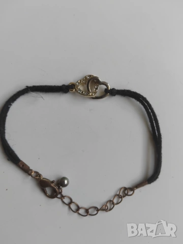 Нежна гривна със сърца 