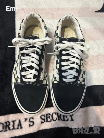 vans топ моделче, снимка 2 - Спортни обувки - 55944678