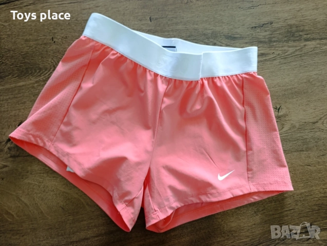 XS Nike къси гащи, снимка 2 - Къси панталони и бермуди - 56434500
