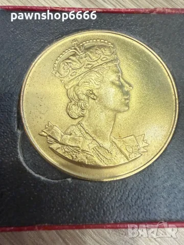 Медальон Queen Elizabeth II Coronation 1953 г. с оригинална кутийка