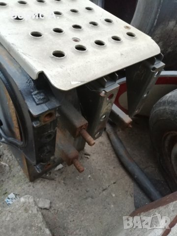 Стойка за акумолатори за Renault Magnum 2006-2013г, снимка 2 - Части - 42146258