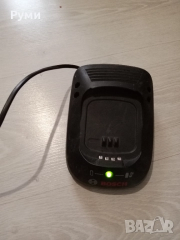 Зарядно за винтоверт Бош , снимка 2 - Винтоверти - 52183348