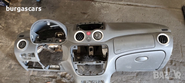 Арматурно табло Citroen C2