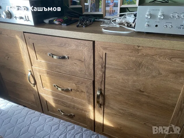 Продавам Шкаф за дрехи 80 евро и шкаф витрина 60 евро