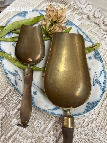 Две прекрасни лопатки В много добро винтидж състояние Месинг, дърво и възможност за закачане , снимка 2 - Антикварни и старинни предмети - 51586935