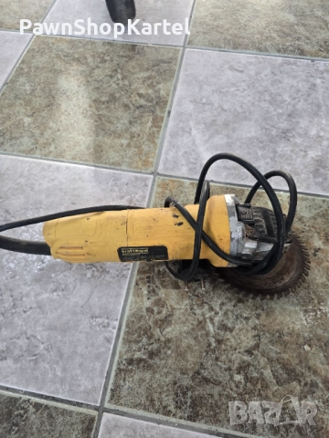 Продавам ъглошлайф Dewalt DM810 