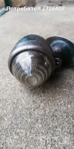 Стар фар, стоп за съветски автомобил. 