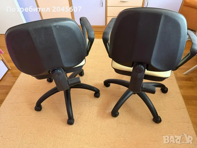 Продавам 2бр ученически столове за бюро, снимка 2 - Столове - 56083522