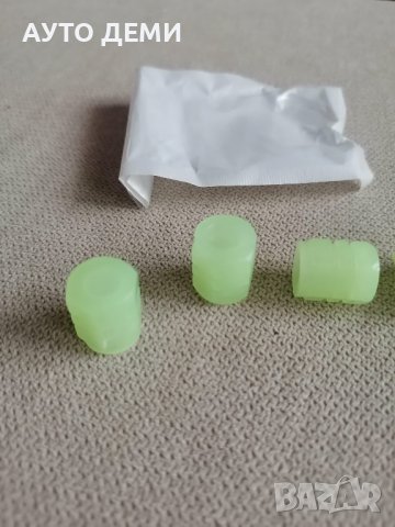 ТОП цена 2 бр- 2 лв Фосфорни светещи в зелено,синьо,червено капачки за вентили винтили на автомобил, снимка 9 - Аксесоари и консумативи - 36974722