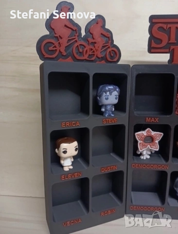 Stranger Things - Поставка за фигурки Kinder Joy , снимка 2 - Колекции - 53058572