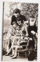 Стара черно-бяла семейна снимка картичка 1935
