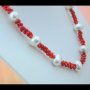 Колие в комбинация от червен корал и бели перли, снимка 1 - Колиета, медальони, синджири - 30827713