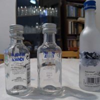 Мини бутилки ,стъклени от водка за колекция, снимка 2 - Колекции - 31762047