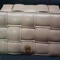 BOTTEGA VENETA Подплатена Дамска Чанта, снимка 3 - Чанти - 35684567