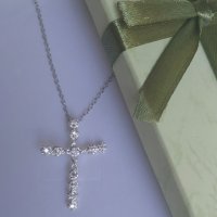 Нов, сребърен кръст с ланец С подарък-луксозна подаръна кутия, снимка 1 - Колиета, медальони, синджири - 33939184