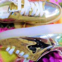 Златни обувки със светещи подметки №38, снимка 4 - Кецове - 30198258