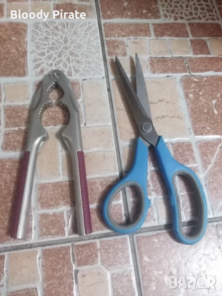 орехотрошач и ножици , снимка 1