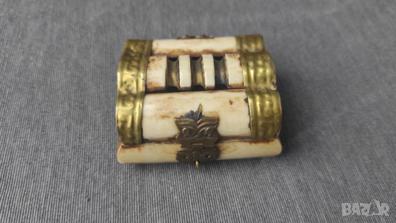 Малка стара кутийка от слонова кост, снимка 1