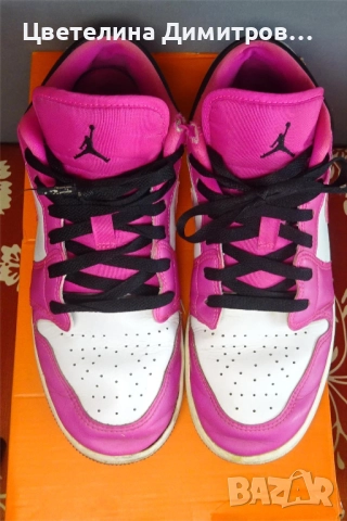 Оригинални дамски маратонки Nike Air Jordan 1 Low, снимка 3 - Маратонки - 52839169