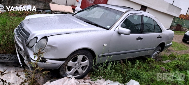 Mercedes  E 220  На  ЧАСТИ , снимка 3 - Автомобили и джипове - 52942434
