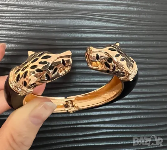 Елегантна гривна Cartier тип белезник, снимка 8 - Гривни - 49614293