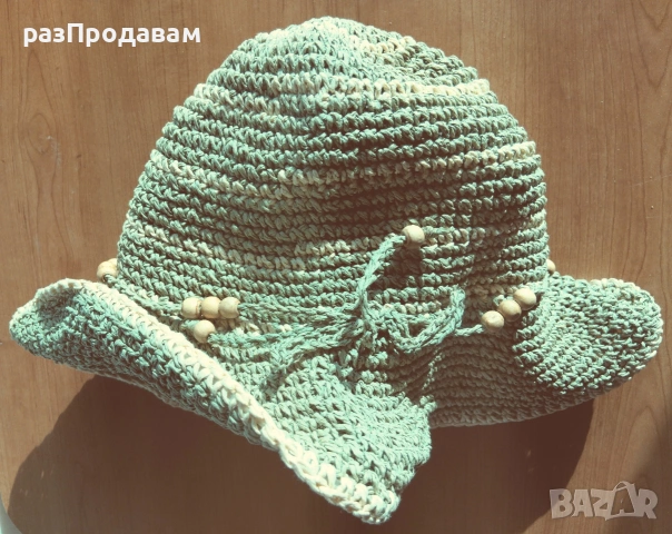 Плетена Шапка с дървени мъниста