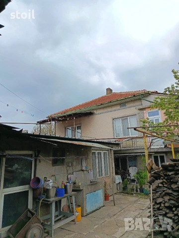 Масивна къща в село Сандрово