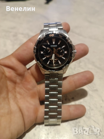 Продавам часовник , снимка 2 - Мъжки - 52424623