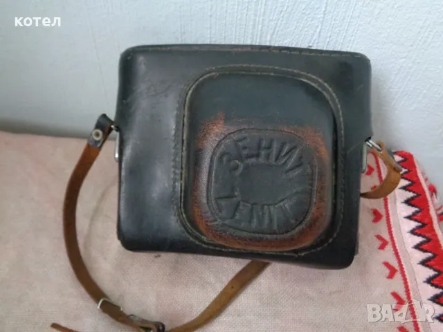 Продавам фотоапарат / камера ; Зенит-Е". Обектив: Индустар-50−2 3.5/50