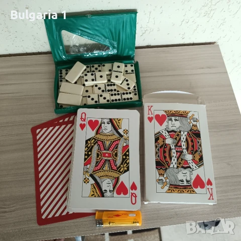 големи карти за игра и домино 