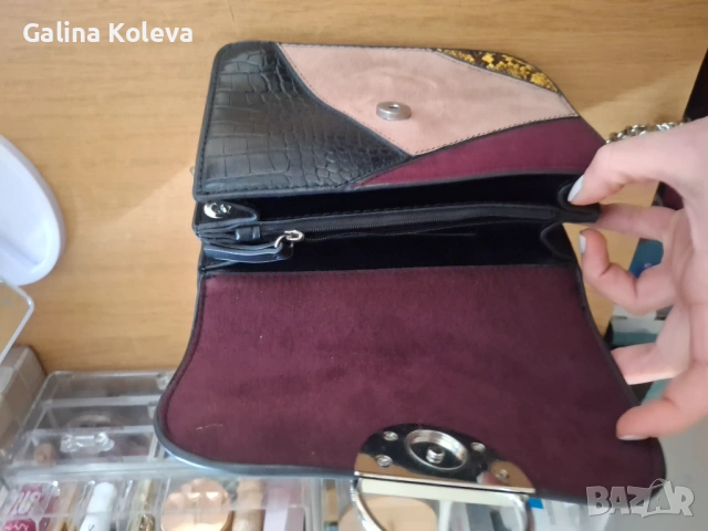 Дамска малка чанта, снимка 2 - Чанти - 53211835