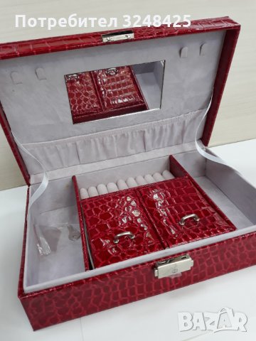Червена кутия за бижута кожа метал