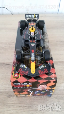 Модел на Red Bull Racing на Макс Верстапен - Сезон 2023 - Burago 1:24, снимка 4 - Колекции - 54221444