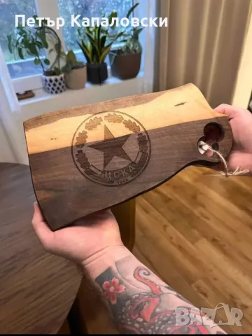 Ръчно изработена дъска за сервиране на мезета с лого на ЦСКА Импрегнирана с ленено масло., снимка 4 - Ръчно изработени сувенири - 48018691