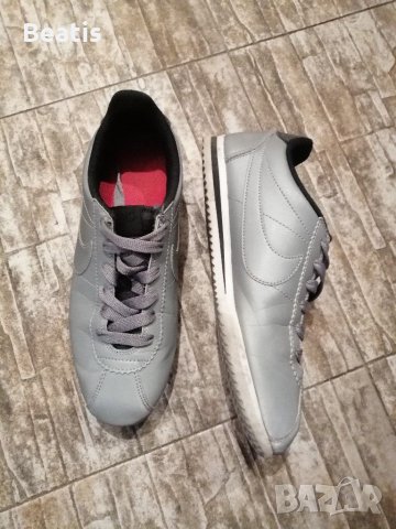Дамски маратонки Nike cortez, снимка 3 - Маратонки - 31799257