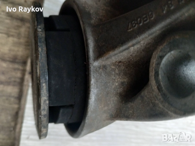 Тампон двигател Ford Escape Maverick , YL846E037 , снимка 6 - Части - 52536804