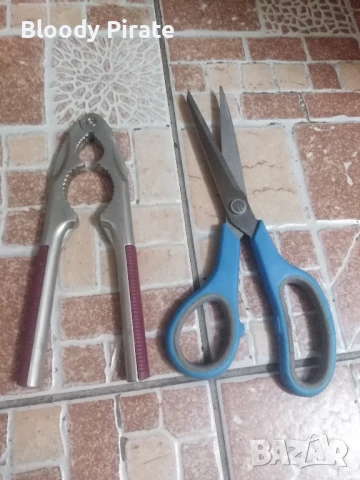 орехотрошач и ножици , снимка 1