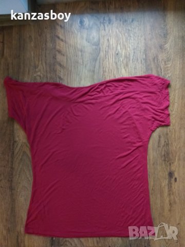 guess - страхотна дамска тениска КАТО НОВА, снимка 7 - Тениски - 39409935